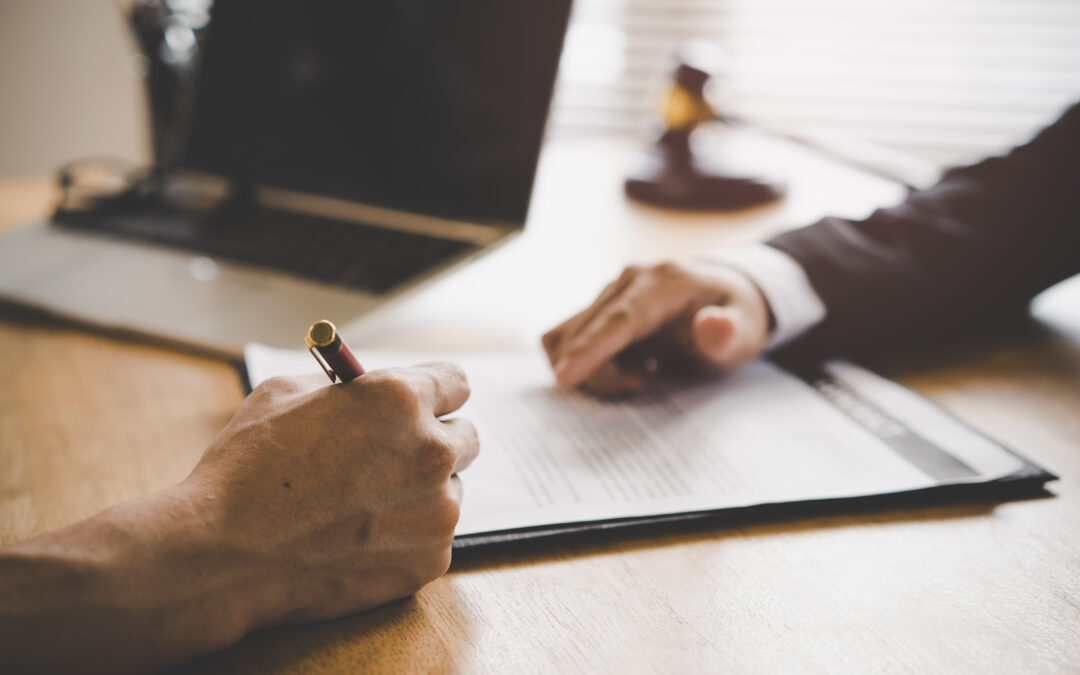 Lawyer consulting to client